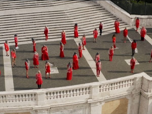 Donne dall'alto a piazza di spagna