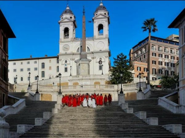 Donne scalinata piazza di spagna